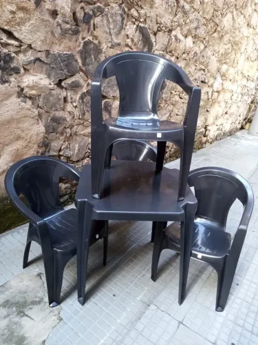 Cadeira Plástica Poltrona 04 CAD + 01 Mesa CONJUNTO Vult JR57 Sol TIP