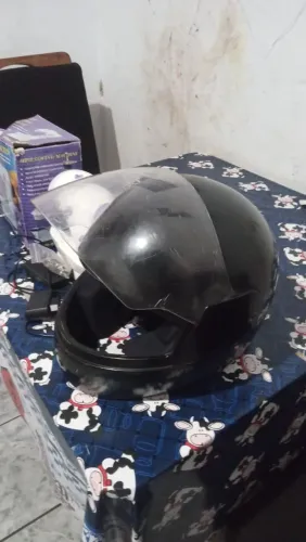 CAPACETE BOAS CONDIÇÕES 40.00 CUIDEM