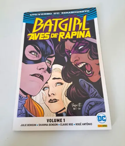 HQ "Batgirl e as Aves de Rapina" - Volume 01