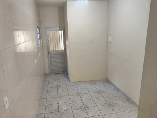 Alugo kitnet no Novo Parque com água, luz e wifi incluso