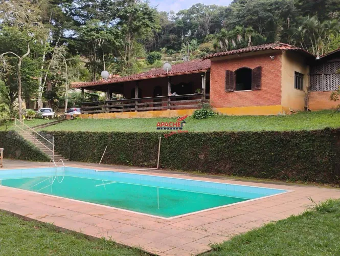Chácara à venda em Ponte Nova - MG (Quintas Passatempo) com 3 quartos, suíte e piscina