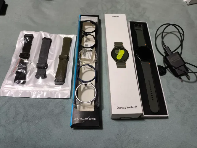 Galaxy Watch7 44mm + acessórios (proteção e pulseiras)