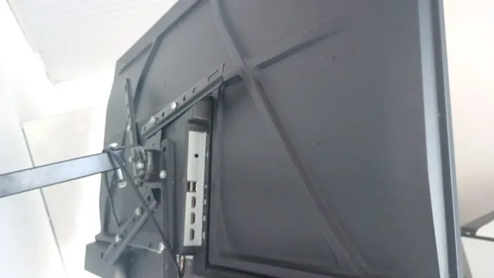 Vende-se uma Televisão de 50 polegadas Semi nova pouquíssimo usado por 850,00 reais