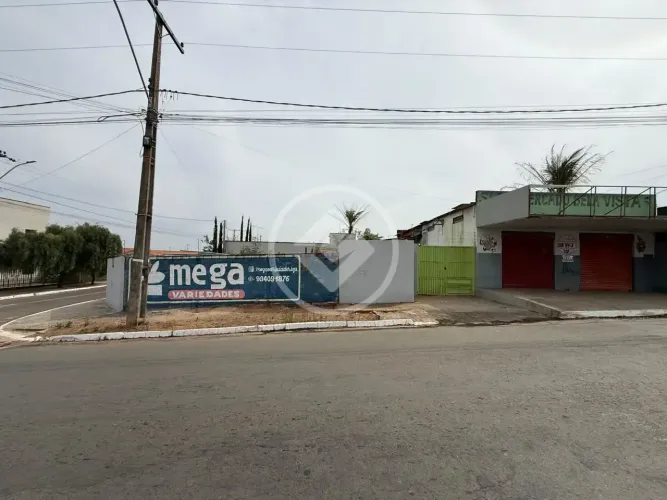 Galpão com 200 m² em lote de esquina à venda codigo: 352954