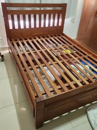 Cama casal madeira Maciça de jatoba, 4 gavetas.