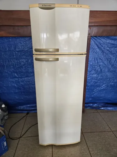 Geladeira Eletrolux com defeito