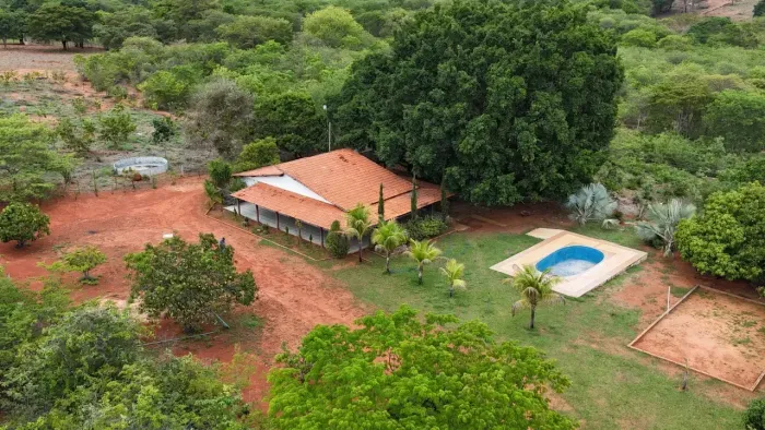 VENDO FAZENDA NO NORTE DE MINAS NA ESTRADA DE JURAMENTO DE 12 AL COM DUPLA APTIDÃO POÇO DE