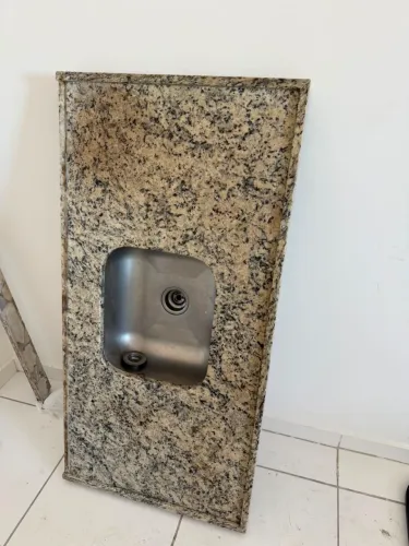 PIA DE GRANITO COM CUBA