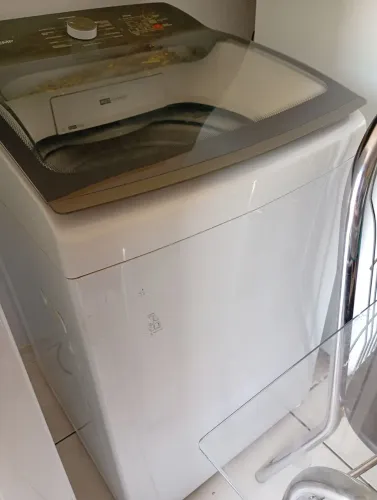 Vendese máquina funcionando perfeitamente vem conservada 12kg