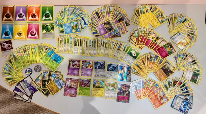 Lote Pokémon 300 Cartas + Raras + Holográficas + Moedas