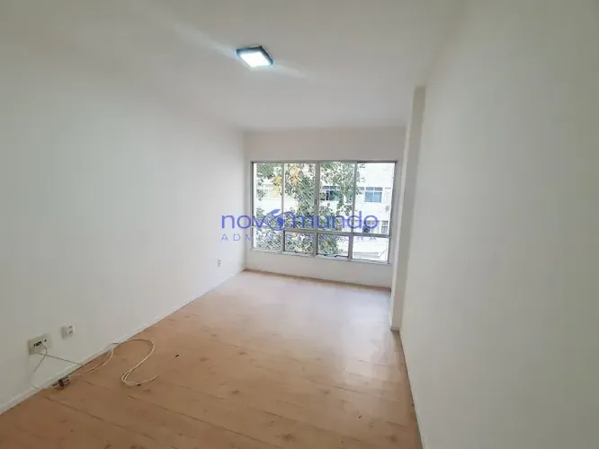EXCELENTE APARTAMENTO DOIS QUARTOS COM VAGA EM COPACABANA