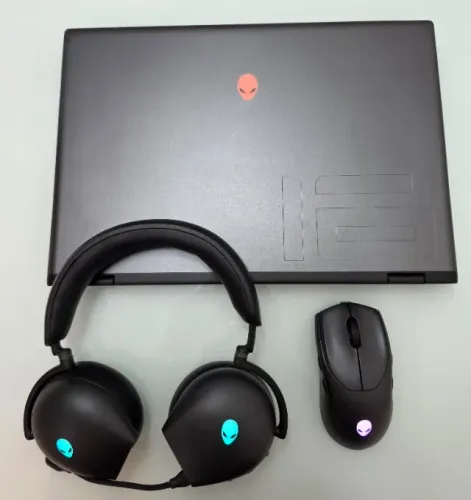 Notebook Alienware M16 R2 Ultra 9 RTX 4070 32GB + Mouse 720M + Headset 920H (COMPLETO)