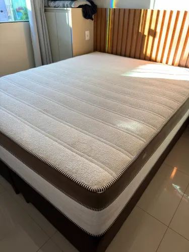 Vendo cama QUEEN semi nova
