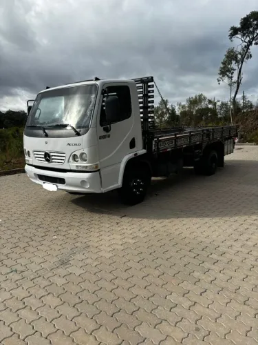 Caminhão Mercedes 915 acello