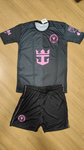 Kits infantis de times nacionais e internacionais