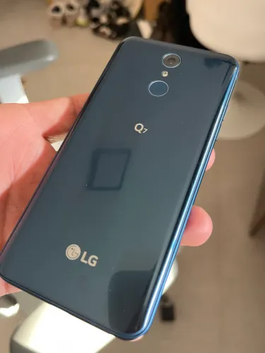 Celular LG Q6