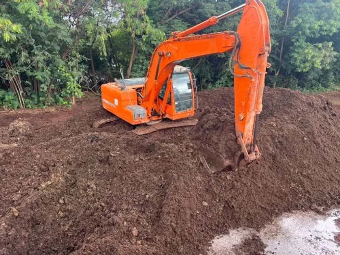 Escavadeira Doosan 2011 DX180LC Operacional 