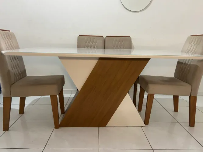 Mesa 6 cadeiras MDF e tampo de vidro R$1.500,00