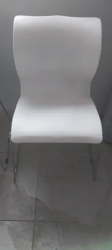 Cadeira de polietileno branca