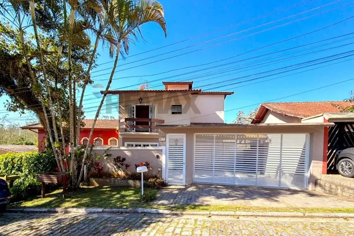 Sobrado de Alto Padrão à Venda com 4 quartos no Balneário Palmira, Ribeirão Pires