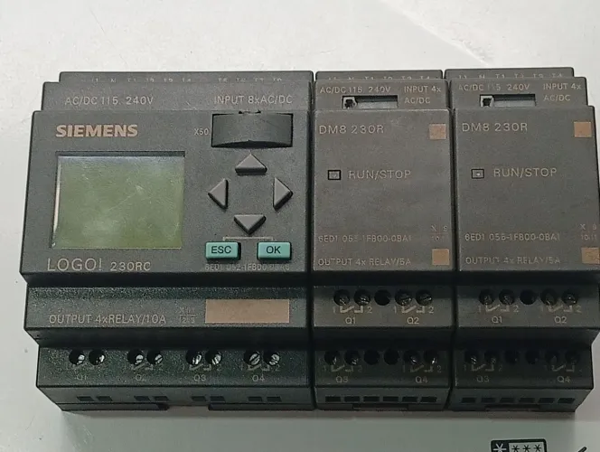 CLP Siemens Logo 230DSR com dois módulos DM8 230R
