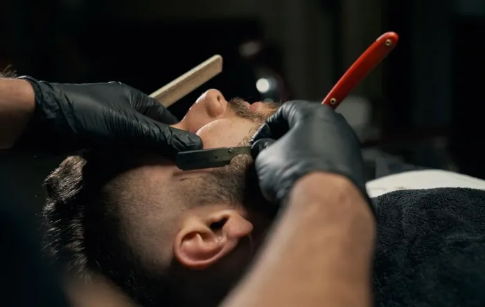 Vaga para barbeiro masculino cadeira disponível