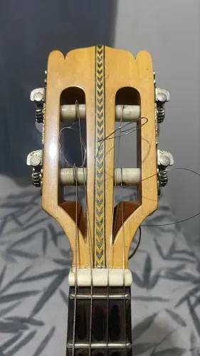 Vendo cavaco Carlinhos Luthier bem conservado.