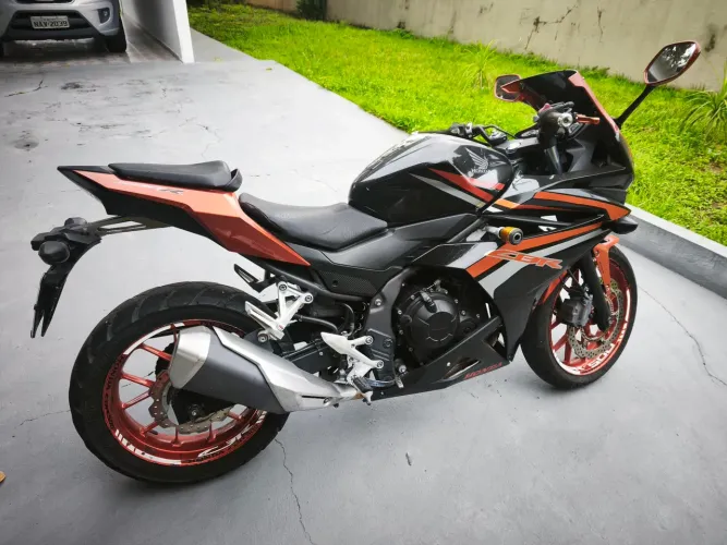 CBR 500R Preta com laranja. R$23.990,00