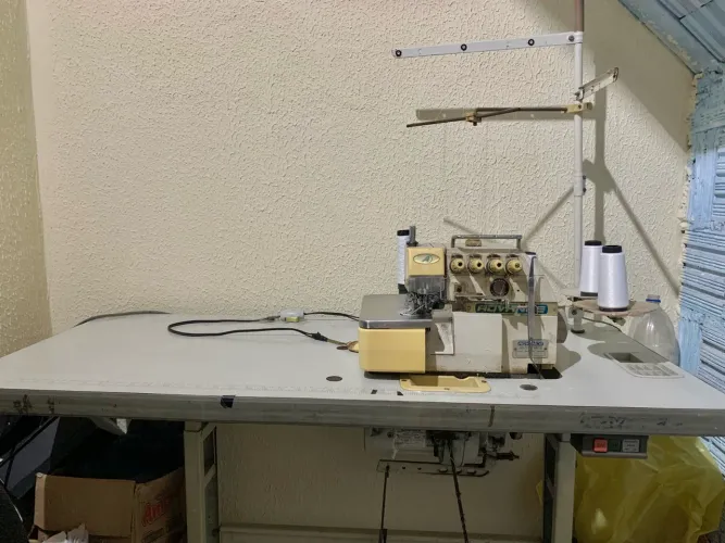 Maquina de costura interlock