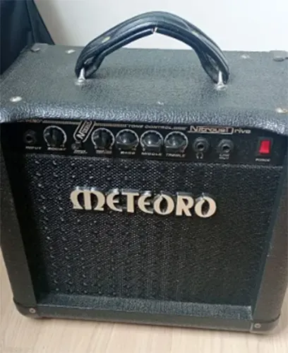>> CAIXA DE GUITARRA AMPLIFICADOR METEORO NITROUS DRIVE 15W FALANTE DE 8"