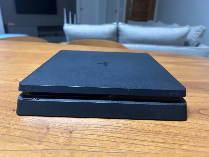 PS4 SLIM 1TB