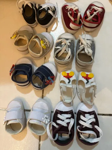 8 Tenis e sandalia de bebê