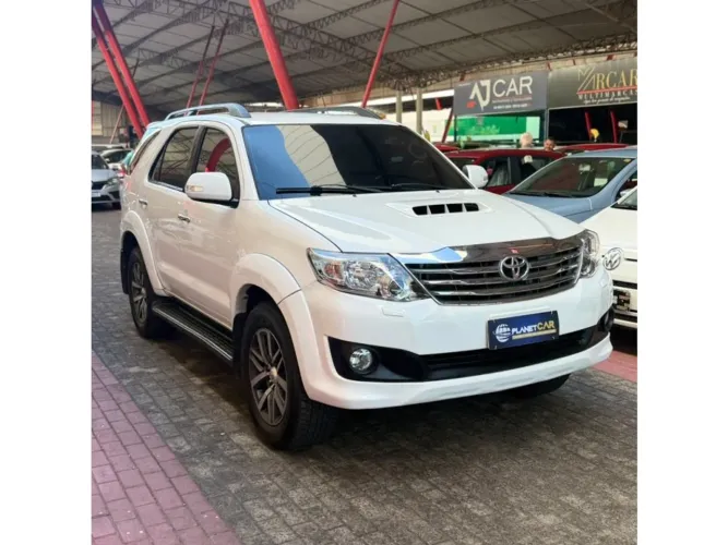 Toyota Hilux SW4 SRV D4-d 4X4 3.0 TDI Dies. AUT 2015