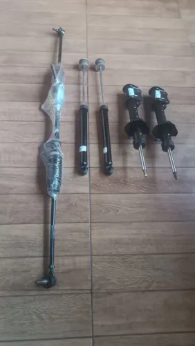 02 amortecedor dianteiro 02 amortecedor traseiro e 01 caixa de direção elétrica do kwid