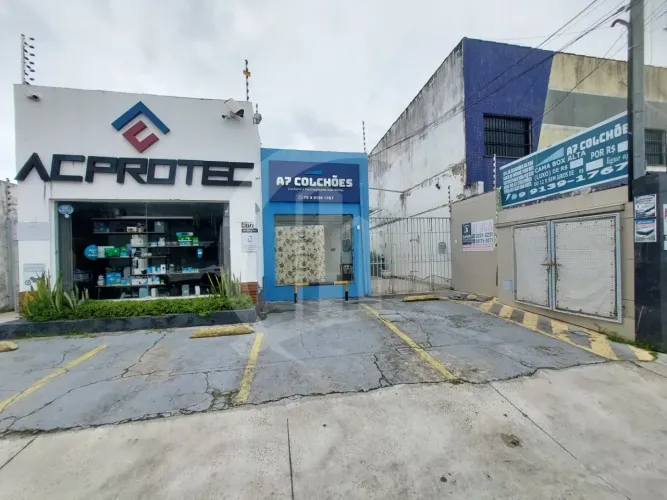 Sala comercial na Galeria Terra Azul, em excelente localização no bairro Ponto Novo.