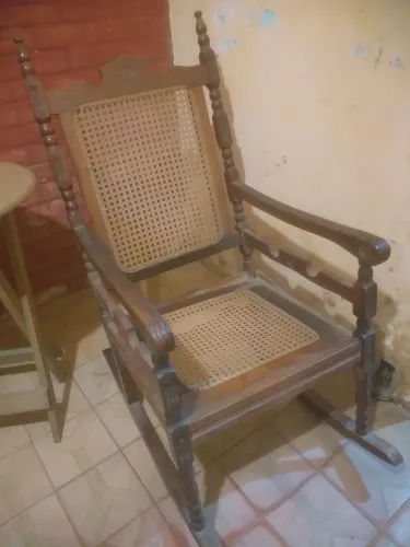 Cadeira de balanço antiga