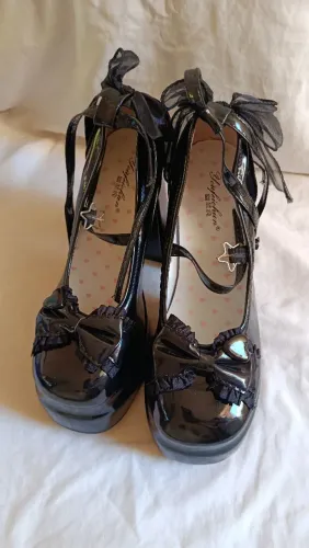 Sapato - Salto Mary Jane importado em verniz preto