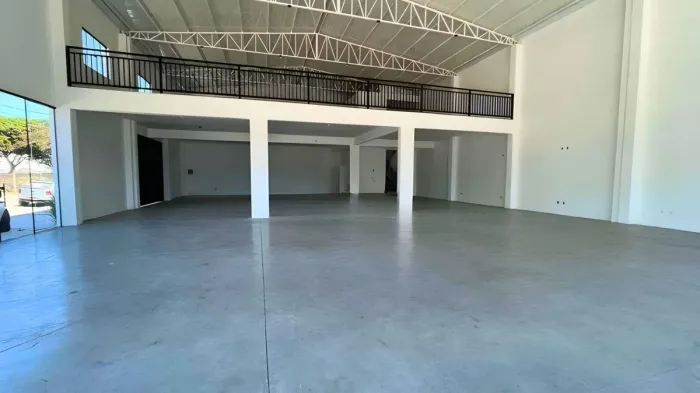 Galpão Comercial para Venda 582m² com Mezanino e Excelente Localização