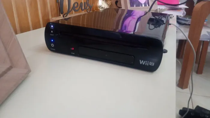 Wiiu com 3 jogos(Mario Kart 8,Nintendo Land, Super Mario 3D World)