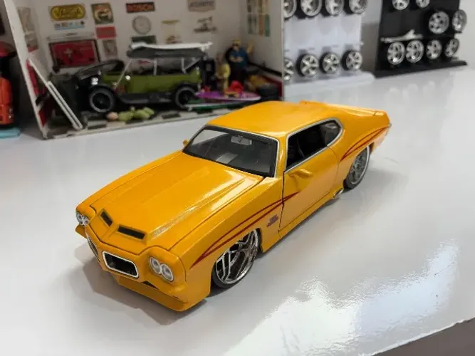 Miniatura Pontiac amarela