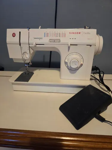 Máquina de costura Facilita