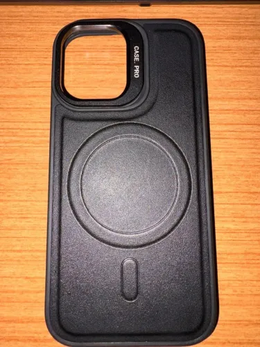 Case de Couro Preta para iPhone 16 Pro - Semi-Nova