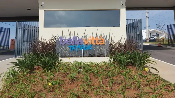 Terreno no Condomínio Paysage Bela Vitta, possui 537 metros quadrados  Vargem Grande Pauli