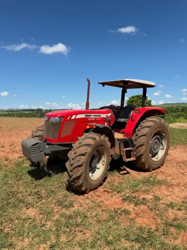 TRATOR AGRÍCOLA MASSEY FERGUSON