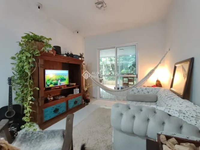 Casa de condomínio à venda no bairro Stella Maris com 66 m² e 3 dormitórios/quartos.