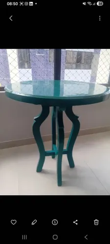 Mesa em madeira maciça
