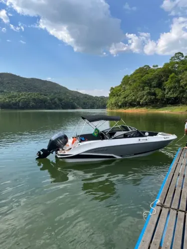 Lancha Barco Ventura 195 Crossover - 2023 - 13 horas de uso - Motor 115HP