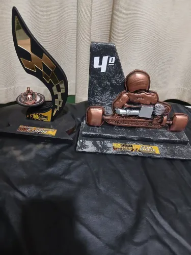 Par De Troféus De Kart Decoração em ótimo estado colecionadores 