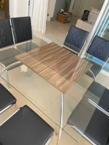 VENDO MESA SEMINOVA 8 CADEIRAS
