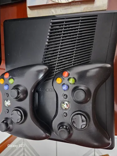 Xbox 360,desbloqueio LT3.0 com fonte e dois controles